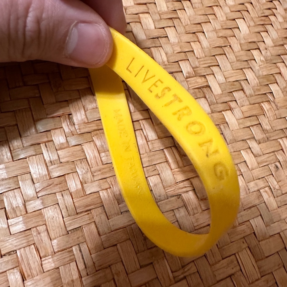 VINTAGE NIKE LIVESTRONG BRACELET FROM 2000s